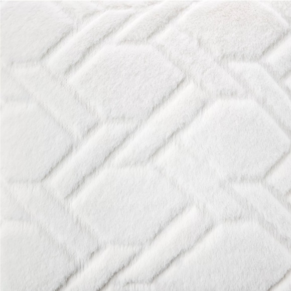 Koolaburra by Ugg Faux Fur Throw - Picture 2 of 10